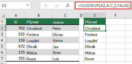 Použijte tradiční funkci SVYHLEDAT s jedním odkazem na lookup_value: =SVYHLEDAT(A2;A:C;32;NEPRAVDA). Tento vzorec nevrátí dynamické pole, ale dá se použít s excelovými tabulkami.
