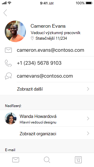 Příklady karet kontaktů zobrazující kontaktní a další informace