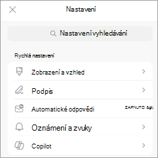 Zobrazuje nastavení na mobilním zařízení, přičemž Copilot je uveden v části Rychlá nastavení.