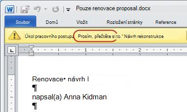 Text Zrevidujte položku na panelu zpráv v položce