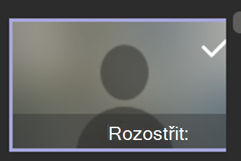 Snímek obrazovky s vybranou možností rozostření pozadí.
