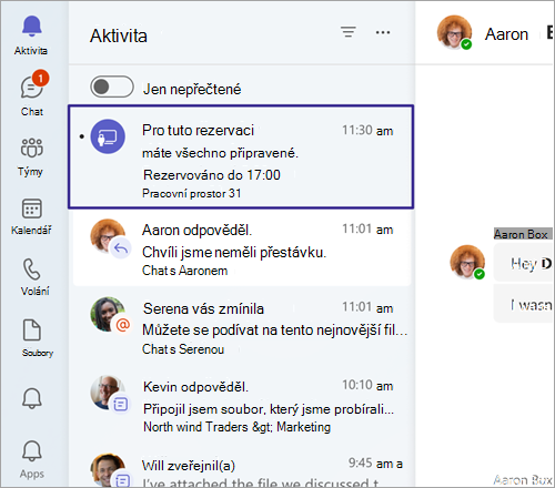 Snímek obrazovky zobrazující potvrzení rezervace rezervovatelného stolu v kanálu aktivit Teams po pluginu.