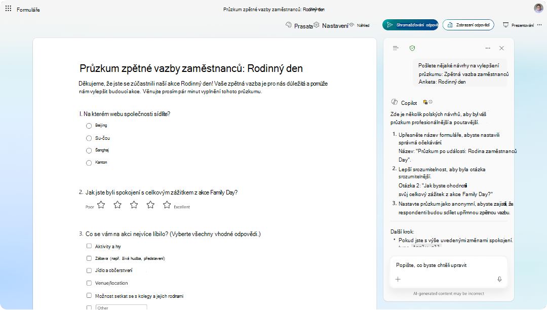 Snímek obrazovky s formulářem průzkumu zpětné vazby zaměstnanců s panelem návrhů Copilota nabízejícím vylepšení.