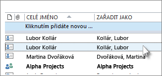 Podržte stisknutou klávesu CTRL a klikněte na každý z kontaktů, které chcete odstranit