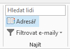 Adresář je na pravé straně na kartě Domů.