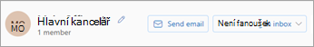 Vyberte Odeslat e-mail a pošlete zprávu celé skupině.
