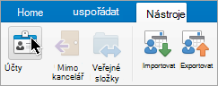 Ukazuje tlačítko Účty v nabídce Nástroje.