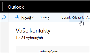 Snímek obrazovky s tlačítkem Odstranit pod navigačním panelem Outlooku