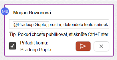 Snímek obrazovky znázorňující, jak přiřadit zaškrtávací políčko v textu komentáře.