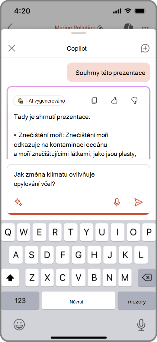 Snímek obrazovky Copilotu v aplikaci PowerPoint na zařízení s iOS s výzvou v poli pro psaní zpráv