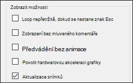 Skupina Možnosti prezentace na kartě Nastavit prezentaci se zapnutou možností Udržovat snímky aktualizované.