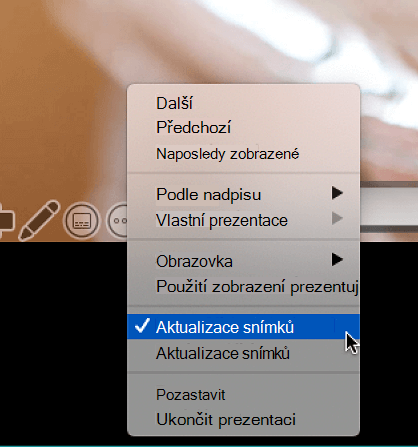 Místní nabídka Další možnosti v zobrazení prezentujícího se zaškrtnutým políčkem Udržovat snímky aktualizované.
