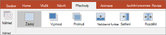 Karta Přechody na Pásu karet v PowerPointu.