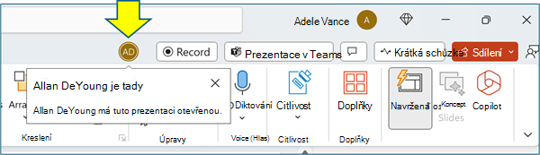 Snímek obrazovky s ikonou spolupráce v PowerPointu s ikonou osoby