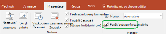 Karta Prezentace v PowerPointu obsahuje zaškrtávací políčko, které určuje, jestli se při prezentování ostatním používá zobrazení prezentujícího