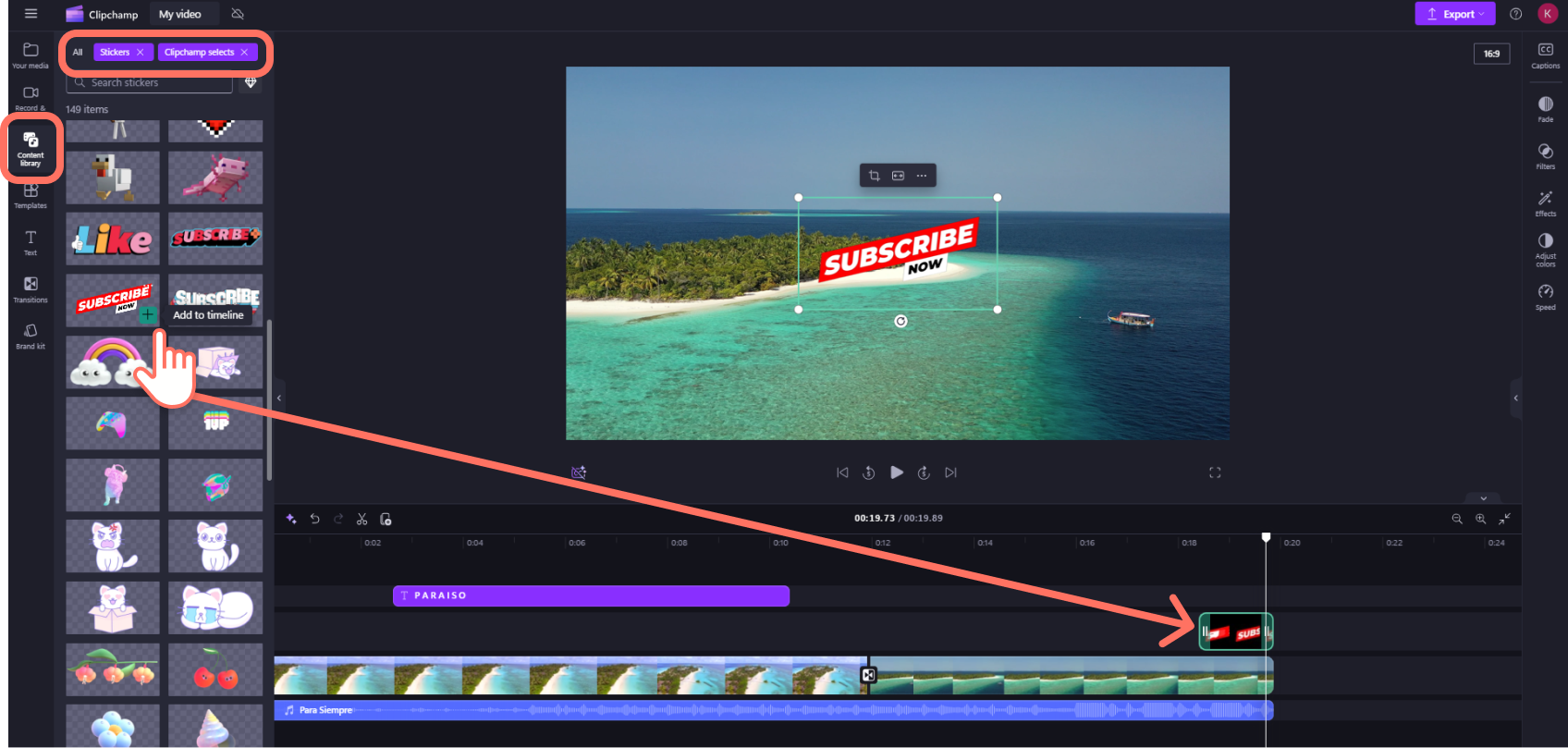 Snímek obrazovky s Clipchamp pro uživatele osobních účtů, kteří na časovou osu přidávají nálepku