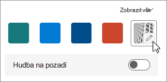 Snímek obrazovky s tlačítkem Upravit obrázek pozadí