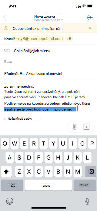 Zobrazuje koncept e-mailu s upozorněním na externí příjemce.