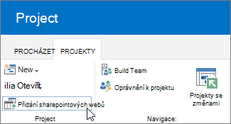 Tlačítko Přidat weby SharePointu na pásu karet v Centru projektů