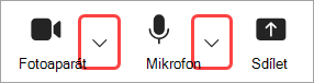 Obrázek zvýrazňující šipky rozevíracího seznamu kamery a mikrofonu v ovládacích prvcích schůzky v Teams.