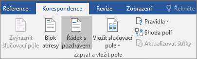 V Word rámci hromadné korespondence zvolte na kartě Korespondence ve skupině Zapsat & vložit pole možnost Řádek s pozdravem.