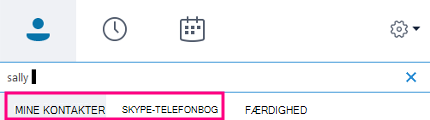 Når du begynder at skrive i Skype for Business-søgefeltet, ændres fanerne nedenfor til Mine kontakter og skype-telefonbog.