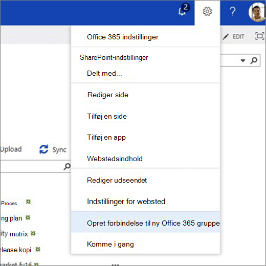 Dette billede viser tandhjulsikonmenuen og valgte Opret forbindelse til ny Microsoft 365-gruppe.