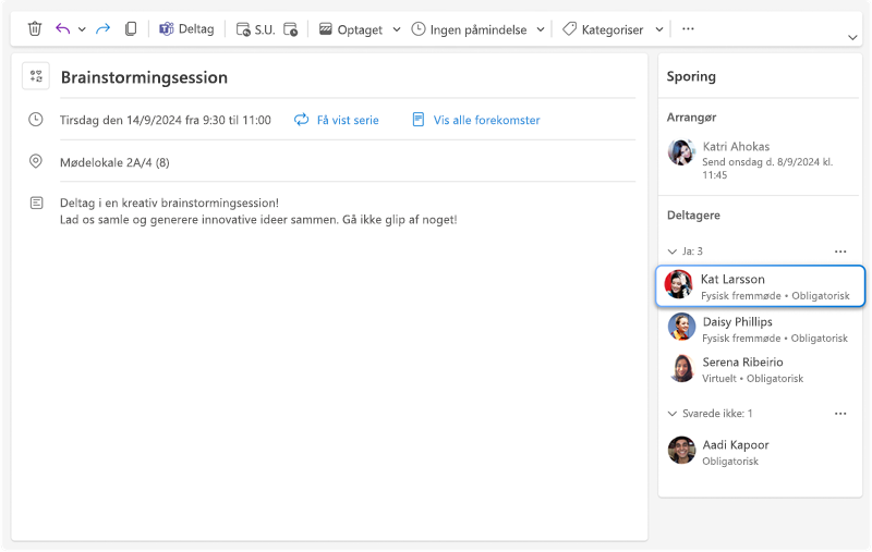 Billede, der viser en rude til sporing af møder, hvor man kan se alle svar for hver inviteret sammen med de nye ekstra oplysninger om, om hver deltager deltager deltager personligt eller virtuelt.