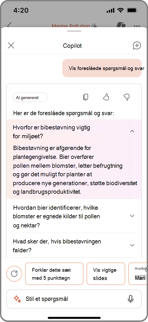 Skærmbillede af Copilot i PowerPoint på en iOS-enhed med foreslåede Q&As