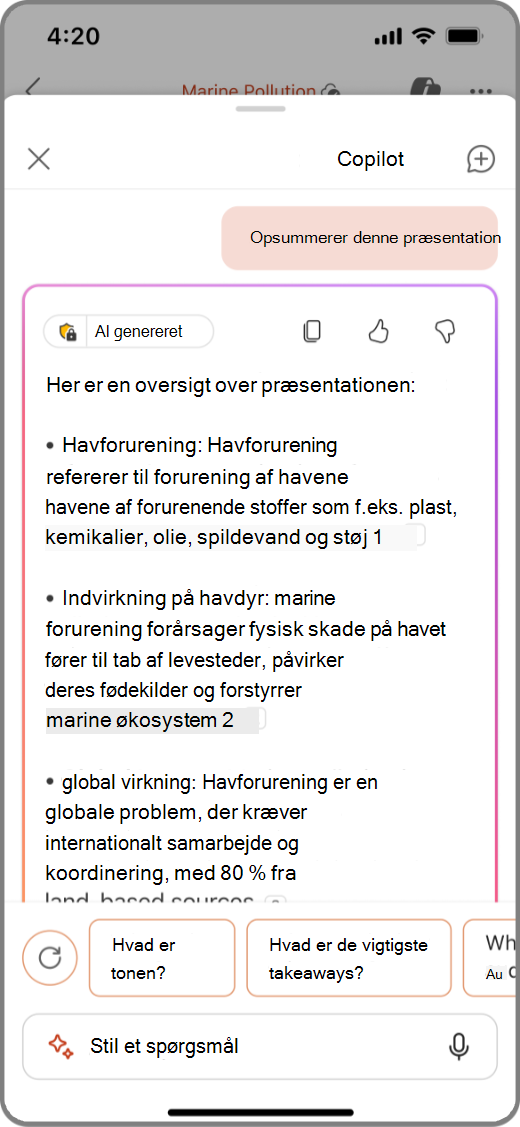 Skærmbillede af Copilot i PowerPoint på en iOS-enhed med resultaterne af Opsummer dette dæk