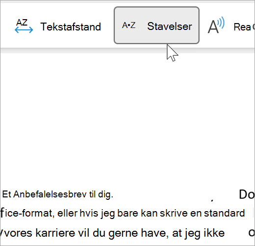 Skærmbillede af funktionen Stavelse i Forenklet læser markeret og viser et par ord i en mail, der er adskilt i stavelser. ordet anbefaling vises som an prik om prik men prik fa prik ling prik