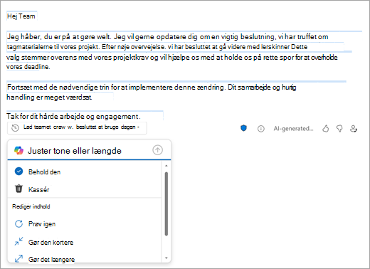 Viser siden Ny Outlook-mail med en kladde, der er oprettet af Outlook. Under kladden finder du muligheder for at beholde, kassere eller ændre kladden.