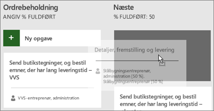 Skærmbillede af flytning af en opgave fra én opgavetavlekolonne til en anden.