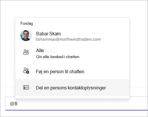 Skærmbillede, der viser, hvordan du henter en kontakt til deling ved hjælp af @mention.