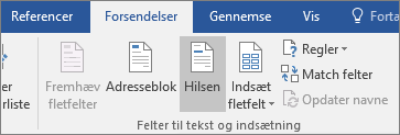 Som en del af Word brevfletning skal du på fanen Forsendelser i gruppen Skriv & Indsæt felter vælge Hilsen.