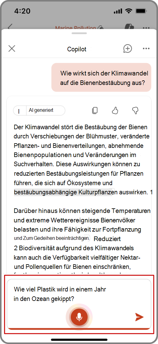 Screenshot von Copilot in PowerPoint auf einem iOS-Gerät mit hervorgehobener Spracheingabefunktion