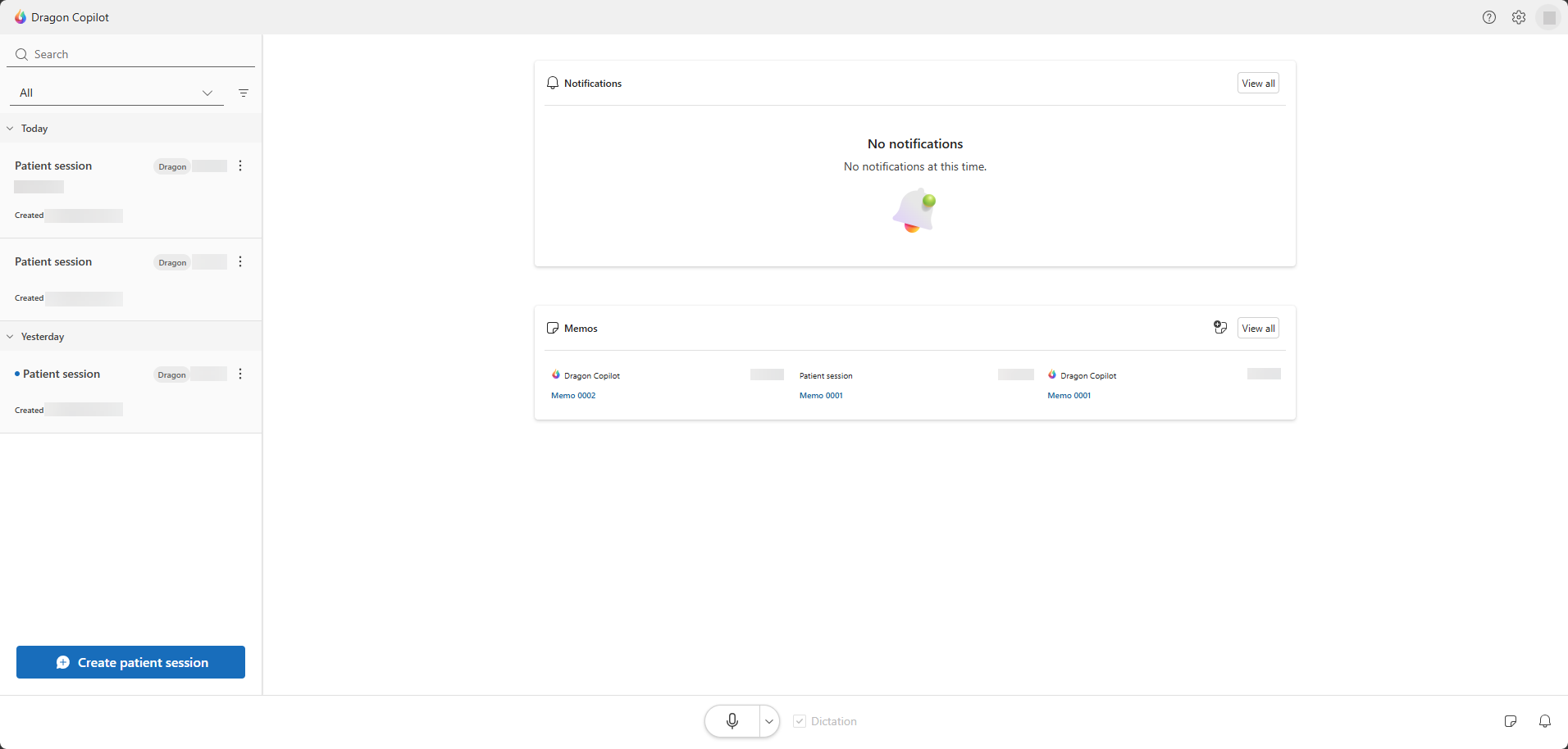 Screenshot des Dragon Copilot-Startbildschirms mit drei Patientensitzungen in der Sitzungsliste und drei Memos im Abschnitt „Memos“.