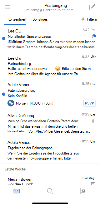 Zeigt E-Mails in einem Posteingang an. Oben beginnt die E-Mail mit einem at Erwähnung.