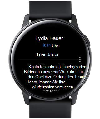 Zeigt eine Samsung Galaxy-Uhr mit einem E-Mail auf dem Bildschirm.