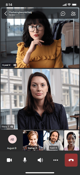 2 Personen im Spotlight in einer Besprechung