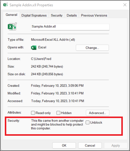 Cuadro de diálogo de propiedades de archivo de un archivo de Excel que muestra la sección de seguridad para desbloquear un archivo XLL.