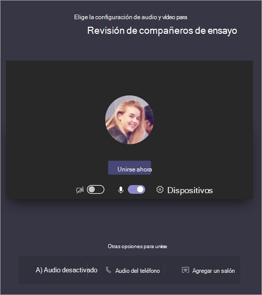 Captura de pantalla que muestra cómo elegir la configuración de audio y vídeo para la reunión de Teams antes de unirse.