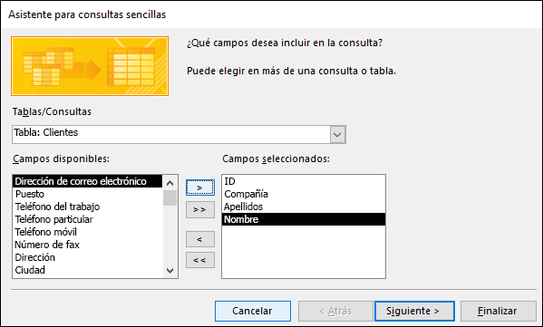 En el cuadro de diálogo Asistente para consultas sencillas, seleccione los campos que quiera usar.