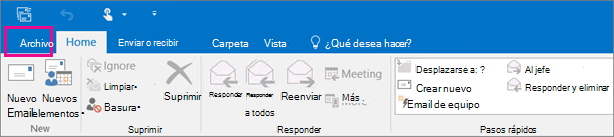 Este es el aspecto de la cinta en Outlook 2016.