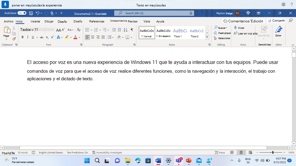 Word documento que muestra el comando de acceso de voz Poner en mayúsculas.