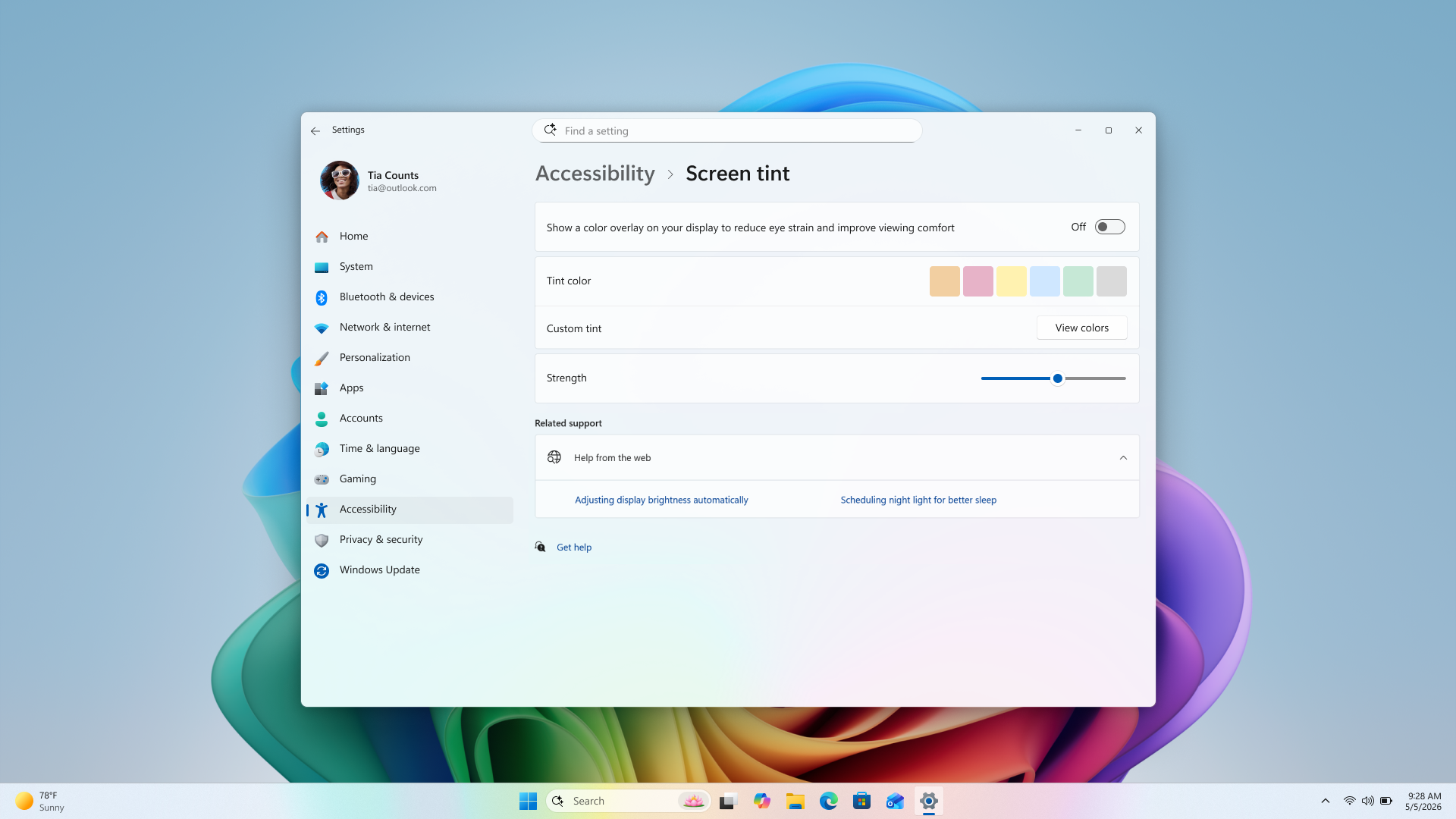Captura de pantalla de la configuración de Windows que muestra la sección Accesibilidad con opciones de tono de pantalla para ajustar la comodidad de la pantalla.