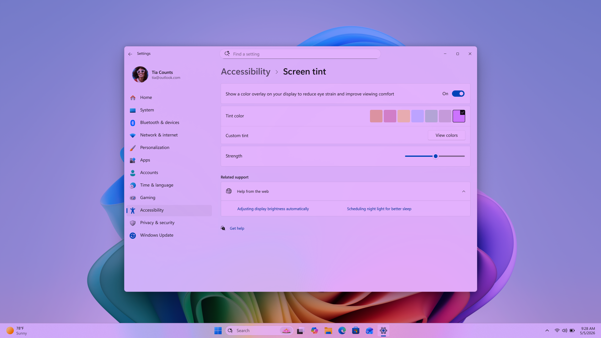 Captura de pantalla que muestra la característica Tono de pantalla en la configuración de accesibilidad con opciones de color personalizadas.