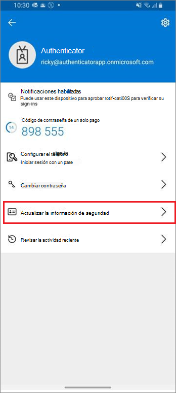 Página principal de la cuenta profesional o educativa, en la que se muestra el vínculo Actualizar información de seguridad resaltado