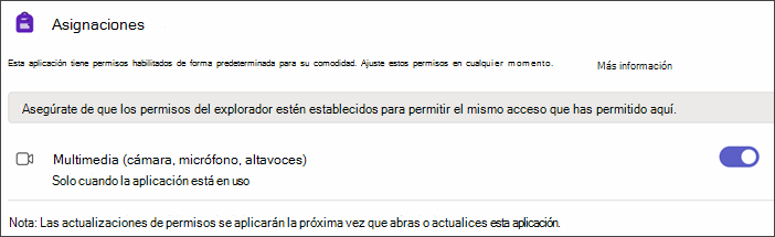 Captura de pantalla de la configuración de Teams después de seleccionar Permisos de aplicación. se muestra una opción denominada Multimedia con el botón de alternancia activado.