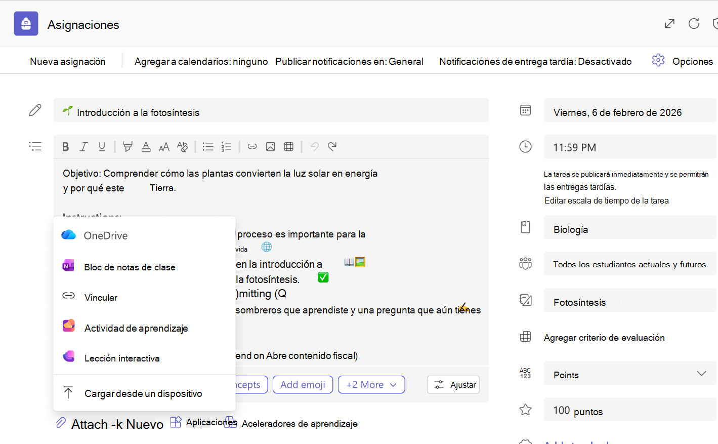 Captura de pantalla que muestra el flujo de creación de tareas en Microsoft Teams con la opción Zona de aprendizaje resaltada entre las opciones de datos adjuntos.